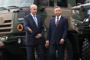 Spotkanie prezydenta RP, Andrzeja Dudy z parlamentarzystami i dziennikarzami w Targach Kielce. Na zdjęciu (po prawej): Andrzej Duda - prezydent RP / Marzena Mąkosa / Radio Kielce