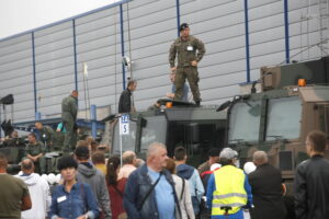 XXVI Międzynarodowy Salon Przemysłu Obronnego MSPO. Dzień otwarty dla zwiedzających / Marzena Mąkosa / Radio Kielce