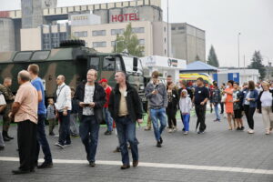 XXVI Międzynarodowy Salon Przemysłu Obronnego MSPO. Dzień otwarty dla zwiedzających / Marzena Mąkosa / Radio Kielce