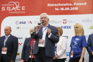 Otwarcie European Rover Challenge. Przemawia Krzysztof Lipiec - poseł PiS / Marzena Mąkosa / Radio Kielce