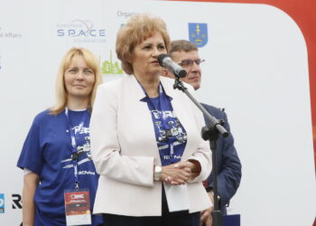 Otwarcie European Rover Challenge. Przemawia Danuta Krępa - starosta starachowicki / Marzena Mąkosa / Radio Kielce