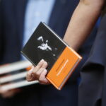 Promocja książki Edwarda Kusztala. Książka Edwarda Kusztala "Przywrócić pamięć" / Marzena Mąkosa / Radio Kielce