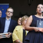 Promocja książki Edwarda Kusztala. Przemawia Magdalena Kusztal - córka artysty, dyrektor Kieleckiego Centrum Kultury / Marzena Mąkosa / Radio Kielce