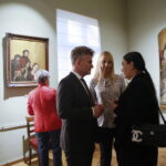 Promocja książki Edwarda Kusztala. Wystawa towarzysząca promocji książki. Na zdjęciu po lewej senator Krzysztof Słoń / Marzena Mąkosa / Radio Kielce