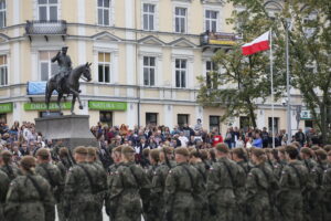 Przysięga żołnierzy Wojsk Obrony Terytorialnej / Marzena Mąkosa / Radio Kielce