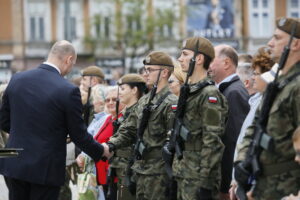 Przysięga żołnierzy Wojsk Obrony Terytorialnej / Marzena Mąkosa / Radio Kielce