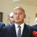 Konferencja prasowa wicepremiera Jarosława Gowina oraz posła Michała Cieślaka. Na zdjęciu: Marcin Piszczek - burmistrz Jędrzejowa / Marzena Mąkosa / Radio Kielce