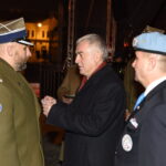 Uroczysty capstrzyk z okazji Narodowego Święta Niepodległości. Odznaczony zostaje płk Paweł Chabielski, dowódca CPdMZ / Marzena Mąkosa / Radio Kielce