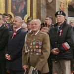 Msza święta z okazji Święta Niepodległości. Z lewej: Tomasz Pleban - świętokrzyski wicekurator oświaty, Kazimierz Mądzik - świętokrzyski kurator oświaty / Marzena Mąkosa / Radio Kielce