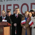 Obchody Święta Niepodległości. Na zdjęciu: Bogdan Latosiński - poseł PiS, Wojciech Lubawski - prezydent Kielc, Anna Krupka - poseł PiS, Maria Zuba - poseł PiS / Marzena Mąkosa / Radio Kielce