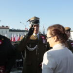 Obchody Święta Niepodległości. Wręczenie odznaczeń państwowych, medali okolicznościowych na 100-lecie niepodległości. Odznaczenie otrzymuje płk Jarosław Molisak - szef WSzW w Kielcach  / Marzena Mąkosa / Radio Kielce