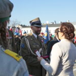 Obchody Święta Niepodległości. Obchody Święta Niepodległości. Wręczenie odznaczeń państwowych, medali okolicznościowych na 100-lecie niepodległości. Odznaczenie otrzymuje płk Paweł Chabielski - dowódca Centrum Przygotowań do Misji Zagranicznych w Kielcach  / Marzena Mąkosa / Radio Kielce