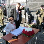 Obchody Święta Niepodległości. Na zdjęciu Agata Wojtyszek - wojewoda świętokrzyski i Wojciech Lubawski - prezydent Kielc  / Marzena Mąkosa / Radio Kielce