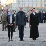 Obchody Święta Niepodległości. Kwiaty składa Agata Wojda - radna Kielc, Artur Gierada - poseł PO i Marzena Okła-Drewnowicz - poseł PO / Marzena Mąkosa / Radio Kielce
