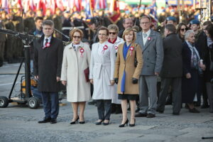 Obchody Święta Niepodległości. Na zdjęciu (od lewej): Krzysztof Słoń - senator RP, Maria Zuba - poseł PiS, Agata Wojtyszek - wojewoda świętokrzyski i Anna Krupka - poseł PiS / Marzena Mąkosa / Radio Kielce