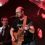 VII Ogólnopolski Festiwal Piosenki Poetyckiej i Turystycznej "Przy Kominku". Kiermasz Świąteczny, Giełda winyli i płyt CD / Marzena Mąkosa / Radio Kielce