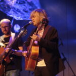 VII Ogólnopolski Festiwal Piosenki Poetyckiej i Turystycznej "Przy Kominku". Kiermasz Świąteczny, Giełda winyli i płyt CD / Marzena Mąkosa / Radio Kielce