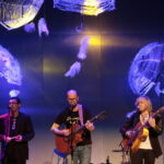 VII Ogólnopolski Festiwal Piosenki Poetyckiej i Turystycznej "Przy Kominku". Kiermasz Świąteczny, Giełda winyli i płyt CD / Marzena Mąkosa / Radio Kielce