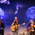 VII Ogólnopolski Festiwal Piosenki Poetyckiej i Turystycznej "Przy Kominku". Kiermasz Świąteczny, Giełda winyli i płyt CD / Marzena Mąkosa / Radio Kielce