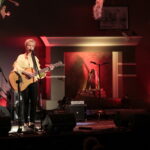 VII Ogólnopolski Festiwal Piosenki Poetyckiej i Turystycznej "Przy Kominku". Kiermasz Świąteczny, Giełda winyli i płyt CD / Marzena Mąkosa / Radio Kielce