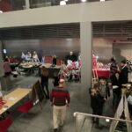 VII Ogólnopolski Festiwal Piosenki Poetyckiej i Turystycznej "Przy Kominku". Kiermasz Świąteczny, Giełda winyli i płyt CD / Marzena Mąkosa / Radio Kielce