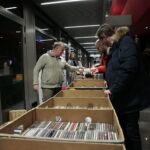 VII Ogólnopolski Festiwal Piosenki Poetyckiej i Turystycznej "Przy Kominku". Kiermasz Świąteczny, Giełda winyli i płyt CD / Marzena Mąkosa / Radio Kielce