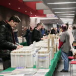 VII Ogólnopolski Festiwal Piosenki Poetyckiej i Turystycznej "Przy Kominku". Kiermasz Świąteczny, Giełda winyli i płyt CD / Marzena Mąkosa / Radio Kielce