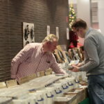 VII Ogólnopolski Festiwal Piosenki Poetyckiej i Turystycznej "Przy Kominku". Kiermasz Świąteczny, Giełda winyli i płyt CD / Marzena Mąkosa / Radio Kielce