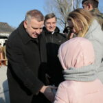 Przysięga żołnierzy Wojsk Obrony Terytorialnej. Po lewej Jarosław Rusiecki - senator RP / Marzena Mąkosa / Radio Kielce