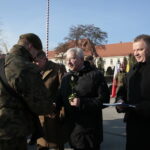 Przysięga żołnierzy Wojsk Obrony Terytorialnej. Po prawej Krzysztof Lipiec - poseł PiS i Jarosław Rusiecki - senator RP / Marzena Mąkosa / Radio Kielce