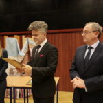 Międzynarodowy Dzień Osób Niepełnosprawnych. Wręczenie statuetek "Świętokrzyskich Burzycieli Barier im. Anny Sowy". Na zdjęciu po prawej Krzysztof Słoń - senator RP i Andrzej Michalski - dyrektor świętokrzyskiego oddziału Państwowego Funduszu Rehabilitacji Osób Niepełnosprawnych / Marzena Mąkosa / Radio Kielce