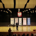 Międzynarodowy Dzień Osób Niepełnosprawnych. Wręczenie statuetek "Świętokrzyskich Burzycieli Barier im. Anny Sowy". Przemawia Andrzej Michalski - dyrektor świętokrzyskiego oddziału Państwowego Funduszu Rehabilitacji Osób Niepełnosprawnych / Marzena Mąkosa / Radio Kielce