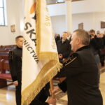 Msza święta w parafii św. Franciszka z Asyżu w Kielcach. Poświęcenie i przekazanie sztandaru / Marzena Mąkosa / Radio Kielce