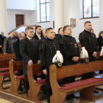 Msza święta w parafii św. Franciszka z Asyżu w Kielcach. Poświęcenie sztandaru / Marzena Mąkosa / Radio Kielce