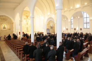 Msza święta w parafii św. Franciszka z Asyżu w Kielcach. Poświęcenie sztandaru / Marzena Mąkosa / Radio Kielce