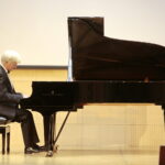 Recital fortepianowy na stulecie stosunków dyplomatycznych Polski i USA. Amerykański pianista Neal Larrabee / Marzena Mąkosa / Radio Kielce