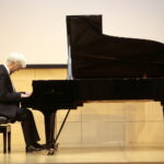 Recital fortepianowy na stulecie stosunków dyplomatycznych Polski i USA. Amerykański pianista Neal Larrabee / Marzena Mąkosa / Radio Kielce