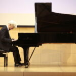 Recital fortepianowy na stulecie stosunków dyplomatycznych Polski i USA. Amerykański pianista Neal Larrabee / Marzena Mąkosa / Radio Kielce