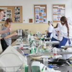 Michał Jurecki - piłkarz ręczny PGE VIVE Kielce w Zespole Szkół Przemysłu Spożywczego w Kielcach / Marzena Mąkosa / Radio Kielce