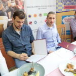 Michał Jurecki - piłkarz ręczny PGE VIVE Kielce w Zespole Szkół Przemysłu Spożywczego w Kielcach. Na zdjęciu po lewej: Michał Jurecki - piłkarz ręczny PGE VIVE Kielce / Marzena Mąkosa / Radio Kielce