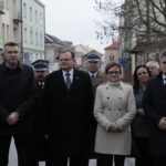 Uruchomienie zegara z kurantem na dawnym budynku Straży Ogniowej. Na zdjęciu (od lewej): Bogdan Wenta - prezydent Kielc, Jan Józef Kasprzyk -  szef Urzędu do Spraw Kombatantów i Osób Represjonowanych, Agata Wojtyszek - wojewoda świętokrzyski i Krzysztof Słoń - senator RP / Marzena Mąkosa / Radio Kielce