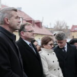 Uruchomienie zegara z kurantem na dawnym budynku Straży Ogniowej. Na zdjęciu (od lewej): Bogdan Wenta - prezydent Kielc, Jan Józef Kasprzyk -  szef Urzędu do Spraw Kombatantów i Osób Represjonowanych, Agata Wojtyszek - wojewoda świętokrzyski i Krzysztof Słoń - senator RP / Marzena Mąkosa / Radio Kielce