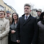 Uruchomienie zegara z kurantem na dawnym budynku Straży Ogniowej. Od lewej Agata Wojtyszek - wojewoda świętokrzyski i Krzysztof Słoń - senator RP / Marzena Mąkosa / Radio Kielce