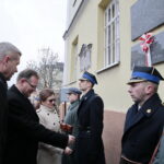 Uruchomienie zegara z kurantem na dawnym budynku Straży Ogniowej. Odsłonięcie pamiątkowej tablicy przez wojewodę Agatę Wojtyszek, Jana Józefa Kasprzyka - szefa Urzędu do Spraw Kombatantów i Osób Represjonowanych i prezydenta Kielc Bogdana Wentę / Marzena Mąkosa / Radio Kielce