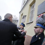 Uruchomienie zegara z kurantem na dawnym budynku Straży Ogniowej. Odsłonięcie pamiątkowej tablicy przez wojewodę Agatę Wojtyszek, Jana Józefa Kasprzyka - szefa Urzędu do Spraw Kombatantów i Osób Represjonowanych i prezydenta Kielc Bogdana Wentę / Marzena Mąkosa / Radio Kielce