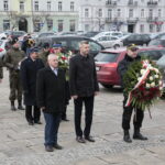 Uruchomienie zegara z kurantem na dawnym budynku Straży Ogniowej. Kwiaty składa prezydent Kielc Bogdan Wenta / Marzena Mąkosa / Radio Kielce