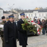 Uruchomienie zegara z kurantem na dawnym budynku Straży Ogniowej. Złożenie kwiatów pod pomnikiem marszałka Józefa Piłsudskiego  / Marzena Mąkosa / Radio Kielce