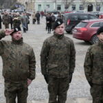 Uruchomienie zegara z kurantem na dawnym budynku Straży Ogniowej. Złożenie kwiatów pod pomnikiem marszałka Józefa Piłsudskiego  / Marzena Mąkosa / Radio Kielce