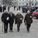 Uruchomienie zegara z kurantem na dawnym budynku Straży Ogniowej. Złożenie kwiatów pod pomnikiem marszałka Józefa Piłsudskiego  / Marzena Mąkosa / Radio Kielce