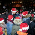 Choinka na kieleckim Rynku. Na zdjęciu Bogdan Wenta - prezydent Kielc  / Marzena Mąkosa / Radio Kielce